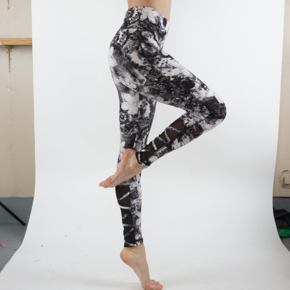 BLACK/GREY/PINK FLORAL MID-RISE LEGGING W/ STRAPPY MESH PANELS #7L18-02